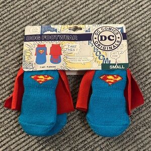 NWT DC comics Dog SMALL Footwear - Superman with capes